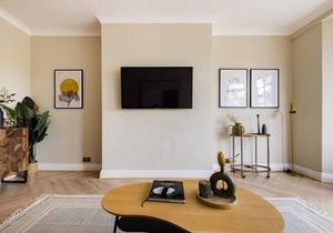 The Blackheath Hideaway - Alluring 2BDR Flat with Balcony