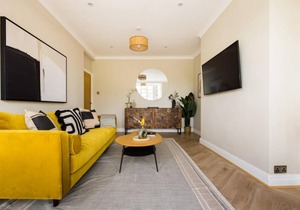 The Blackheath Hideaway - Alluring 2BDR Flat with Balcony