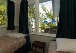 The Blue Bach - Coopers Beach Holiday Home