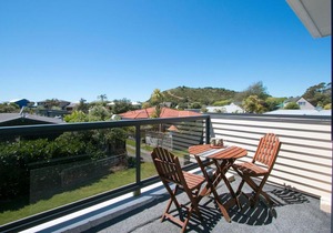 The Bowentown Bach - Waihi Beach Holiday Home