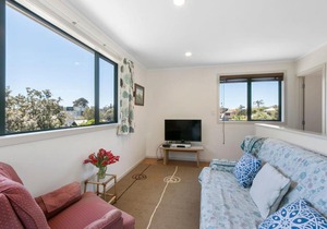The Bowentown Bach - Waihi Beach Holiday Home