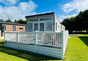 The Braunston Lodge with Hot Tub