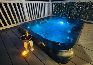 The Braunston Lodge with Hot Tub
