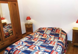 The building consists of this semi-detached house and additional 3 apartments.