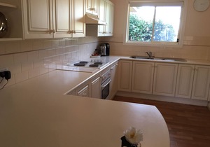 "THE BUTLER"@Milton eats, theatre,2 Bdrm, 2WC,garage, wifi,Netflix,very quiet