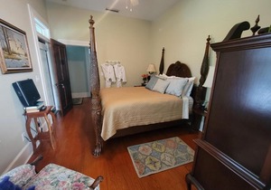 The Camellia Rose Inn- King Room Stardust