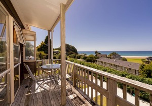 The Captain's Lookout - Onemana Holiday Home