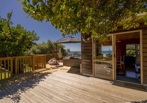 The Captain's Lookout - Onemana Holiday Home