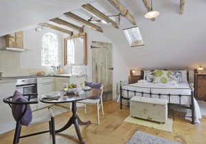 The Carter's Loft - One Bedroom House, Sleeps 2