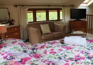 THE CIDER BARN, romantic, with a garden in Newnham-On-Severn