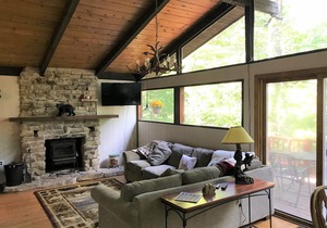 The Cliff- Hocking Hills - 2 BR, 1 BA cabin on the Hill