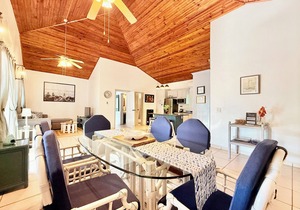 The Colibri Lodge @ Sunset Villas, West End