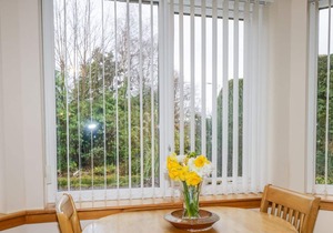 THE COTTAGE, character holiday cottage, with a garden in Inverness