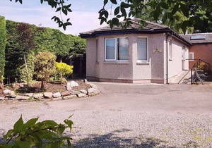 THE COTTAGE, character holiday cottage, with a garden in Inverness
