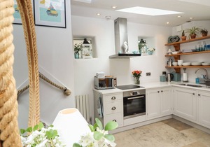 THE COTTAGE, character holiday cottage, with a garden in Sandsend