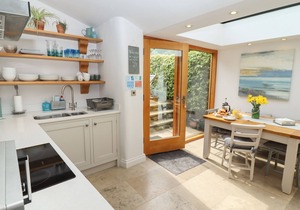 THE COTTAGE, character holiday cottage, with a garden in Sandsend