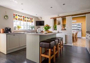 The Cottage - Characterful, coastal with hot tub