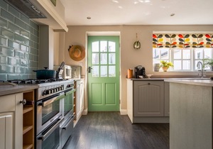 The Cottage - Characterful, coastal with hot tub