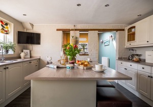 The Cottage - Characterful, coastal with hot tub