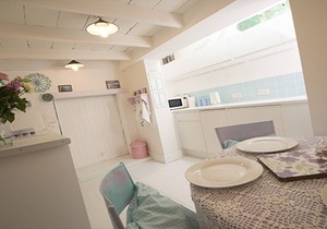 The cottage is minutes walk to 5 beaches and the harbour