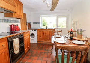 THE COTTAGE, pet friendly, character holiday cottage in Hayfield