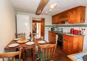 THE COTTAGE, pet friendly, character holiday cottage in Hayfield