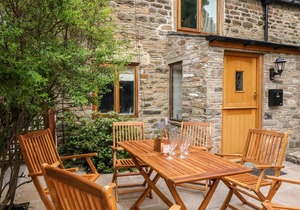 THE COTTAGE, pet friendly, character holiday cottage in Hayfield