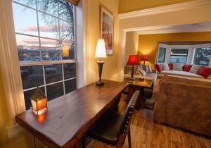 The Downtown House, 5br Historic Downtown Truckee, newly remodeled, free parking