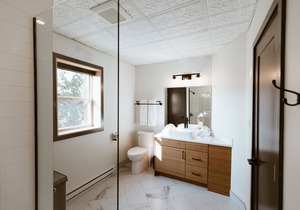 The Flying Steamshovel Inn - Room 1