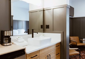 The Flying Steamshovel Inn - Room 4
