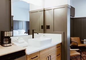The Flying Steamshovel Inn - Room 6
