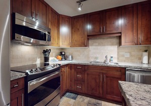 The Gables - Newly Renovated, Best Location in Town, Quiet Yet Central