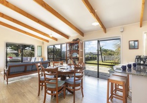 The Hideaway - Omaha Holiday Home