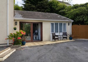 The Hollies - Short Walk to Beach, Peaceful Location, Parking