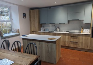 The Hollies - Three Bedroom Apartment, Sleeps 8