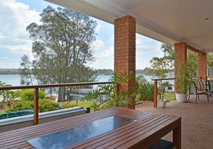 The House on the Lake - Waterfront Living @ Fishing Point
