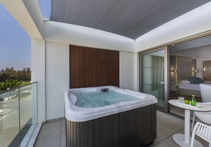 The Ivi Mare - Designed for Adults