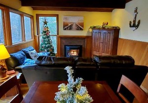 The Lake House (Hocking Hills Area)
