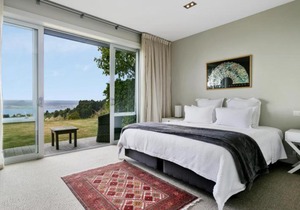 The Lakeview House