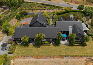The Lakeview House