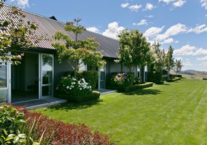 The Lakeview House