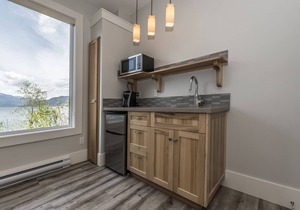"The Lodge on Harrison Lake" Suite #1