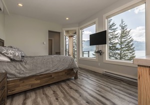 "The Lodge on Harrison Lake" Suite #1
