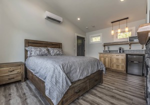 "The Lodge on Harrison Lake" Suite #2