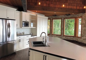 "The Lodge on Harrison Lake" Carriage House
