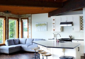 "The Lodge on Harrison Lake" Carriage House