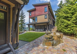 "The Lodge on Harrison Lake" Carriage House