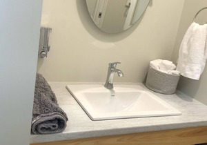 "The Lodge on Harrison Lake" Guest Suite 4 Wheelchair Accessible