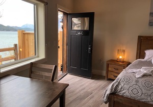 "The Lodge on Harrison Lake" Guest Suite 4 Wheelchair Accessible