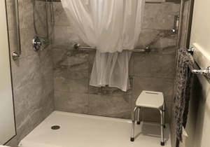 "The Lodge on Harrison Lake" Guest Suite 4 Wheelchair Accessible